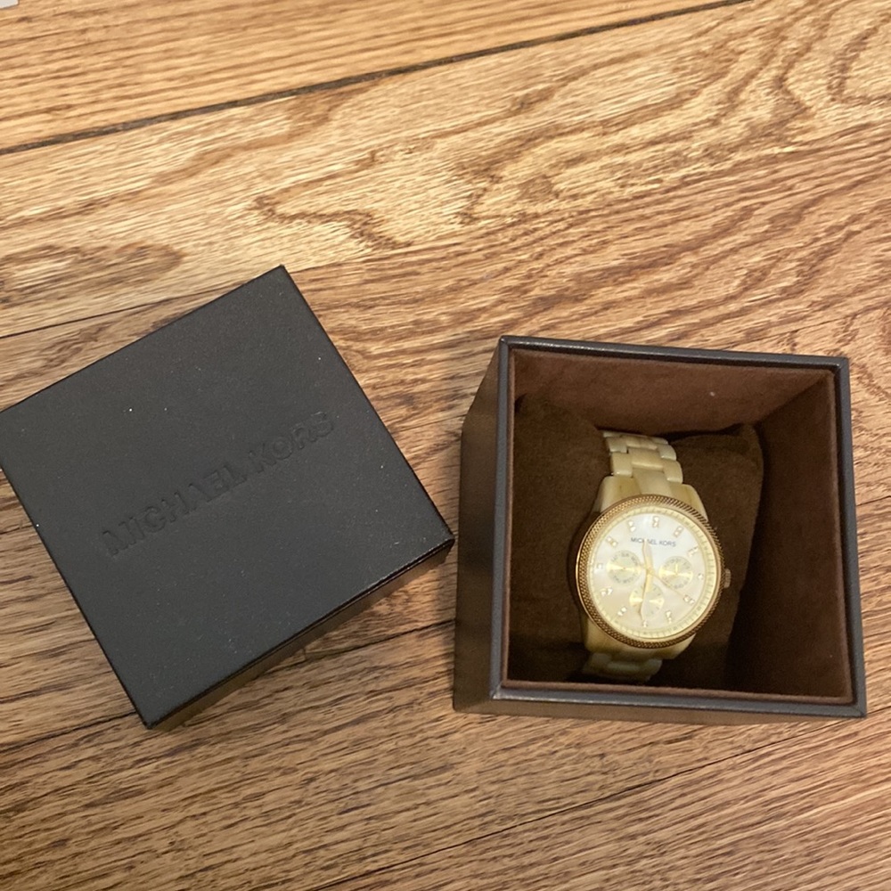 Michael kors gold watch